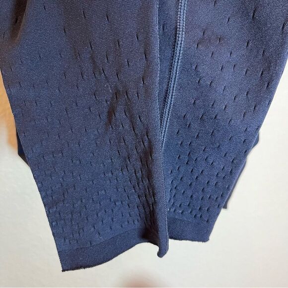 Fabletics High Waisted SculptKnit Dot Leggings in Thunder size Small - Picture 9 of 12
